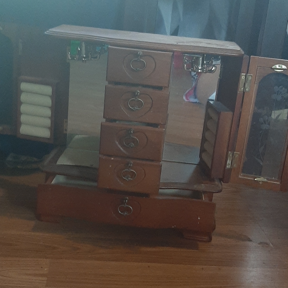 Jewelry box